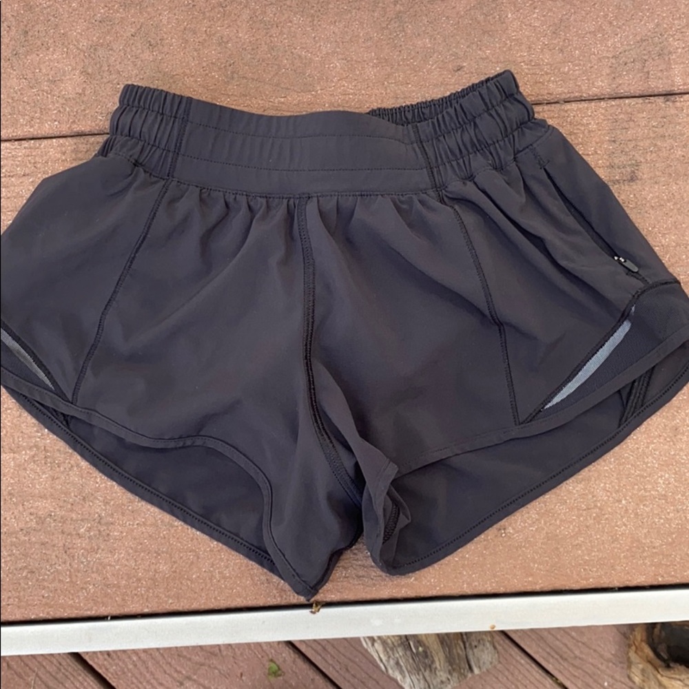 Lululemon Hotty Hot Short II 2.5”